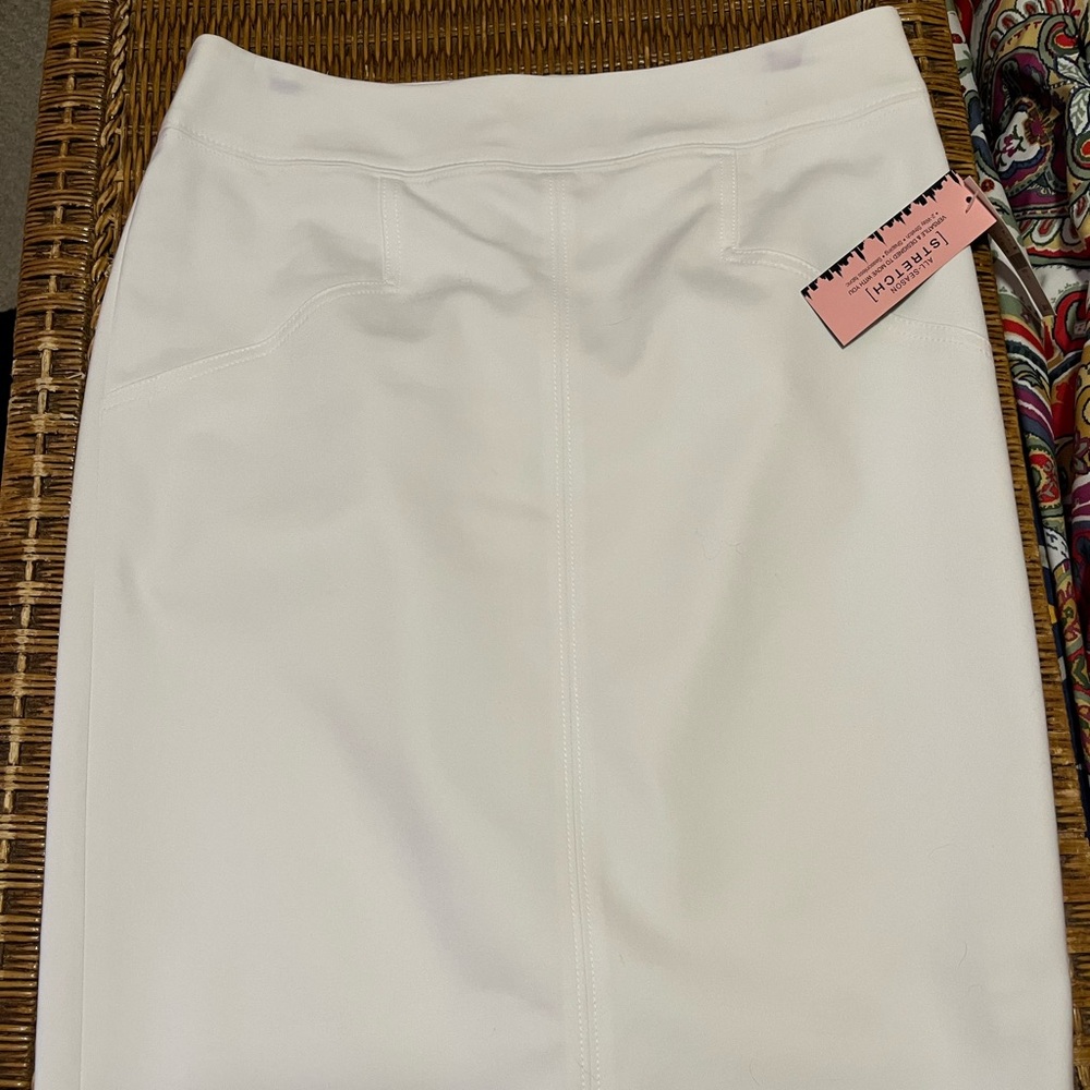 Avenue Classic White Pencil Skirt